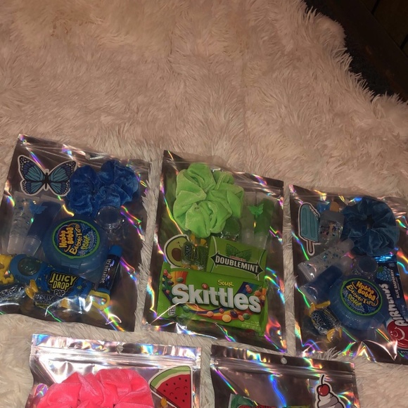 Makeup - Picture 3 of 3